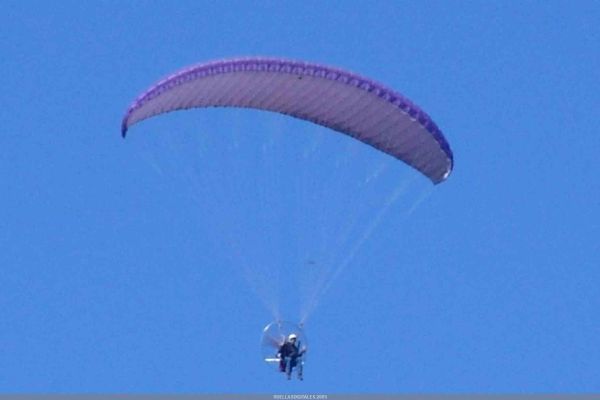parapente5A4F53BF-B096-7998-0D2E-477A42838A37.jpg